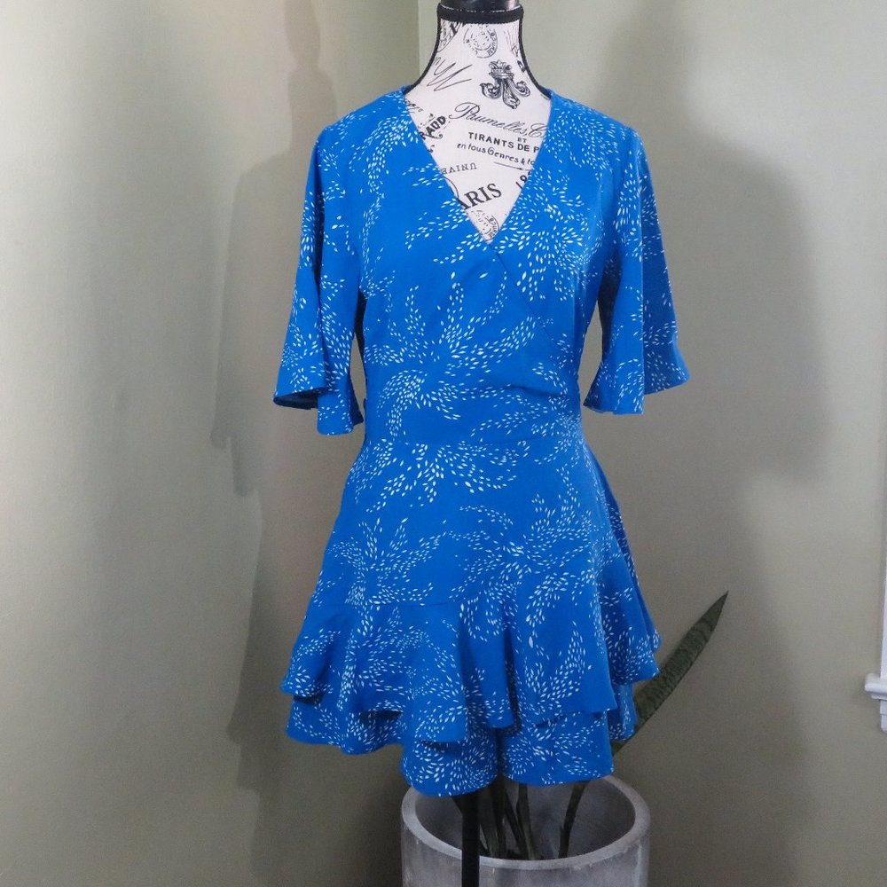Women`s Dress Flowy Above the knee Dress with belt size Small New without tags